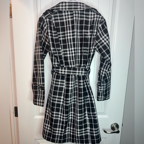 Beautiful Burberry jacket - Picture 4 of 8